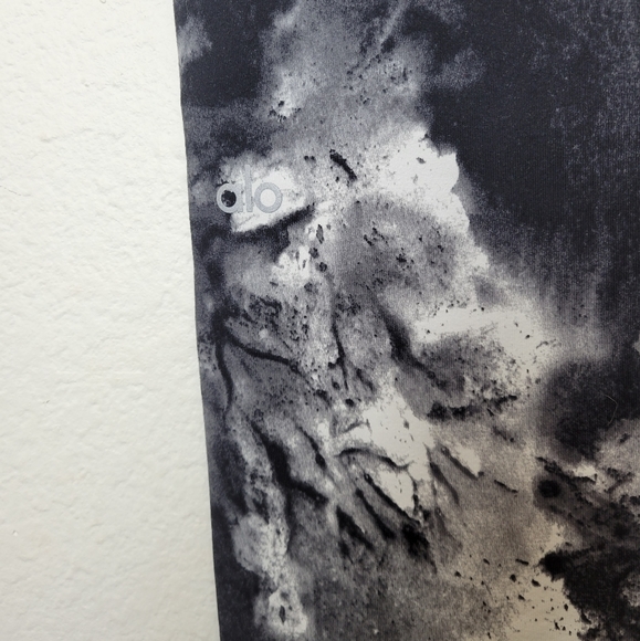 ALO YOGA Airbrush Leggings In Black Blast Size Large - Picture 10 of 11